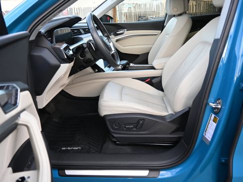 Used 2019 Audi e-tron Premium Plus image 31