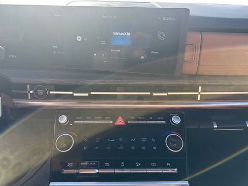 Certified 2025 Hyundai Santa Fe Limited AWD/4WD image 11