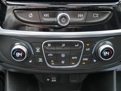 Used 2021 Chevrolet Traverse RS image 17