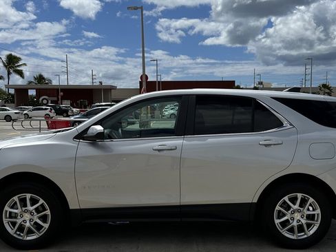 Used 2022 Chevrolet Equinox LT AWD/4WD image 2