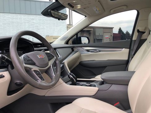 Certified 2025 Cadillac XT6 Luxury image 12