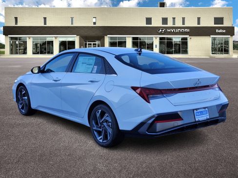 New 2026 Hyundai Elantra Limited FWD image 5