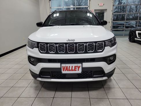 Used 2025 Jeep Compass Limited image 12