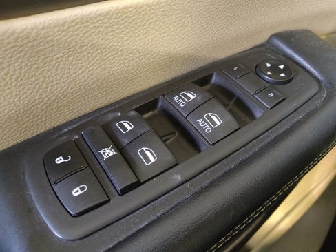Used 2021 Chrysler Voyager Lxi FWD image 27