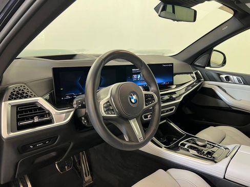 Used 2024 BMW X5 xDrive40i w/ M Sport Package image 4