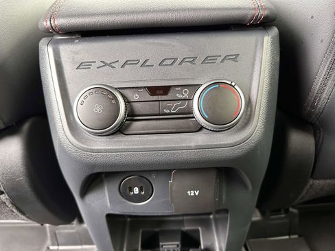 Used 2025 Ford Explorer ST-Line image 16