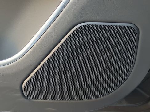 Used 2025 Land Rover Range Rover SE image 33