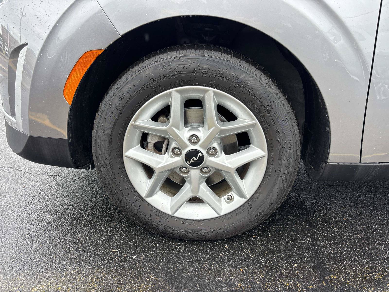 Used 2025 Kia Soul LX w/ LX Technology Package FWD image 8