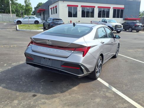 Used 2025 Hyundai Elantra SEL FWD image 4
