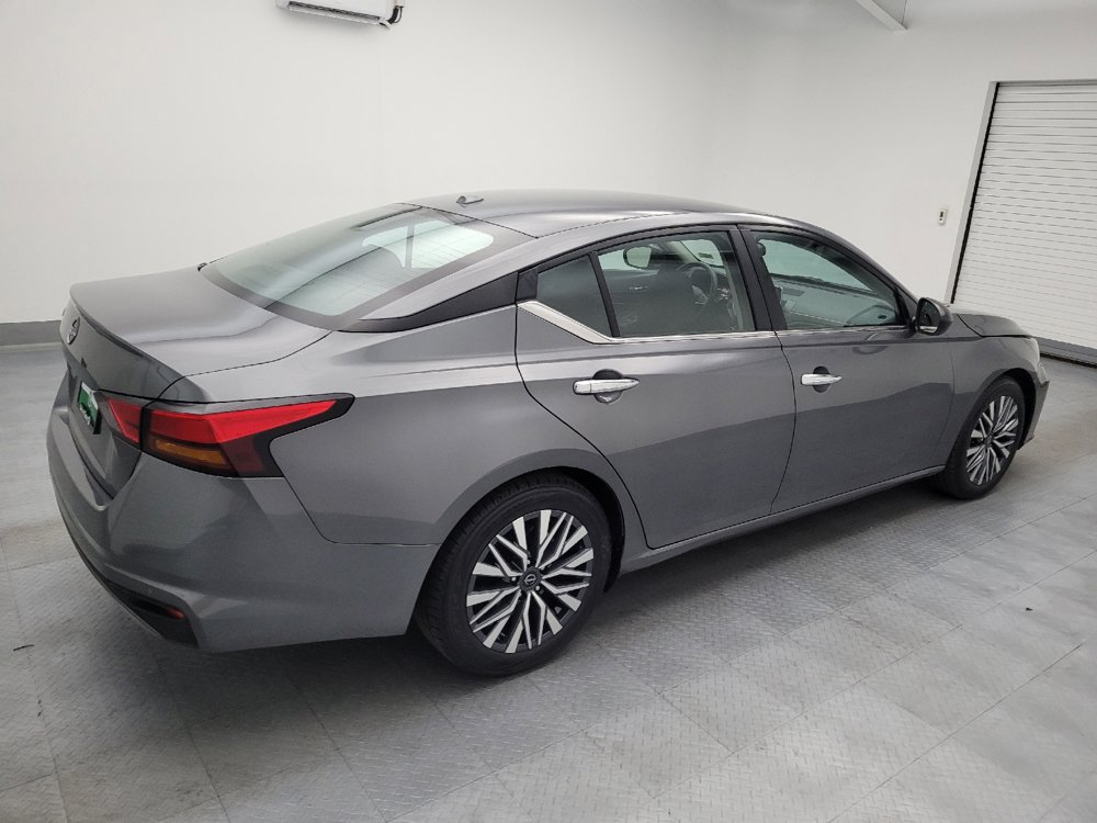 Used 2025 Nissan Altima 2.5 SV FWD image 10