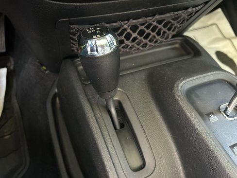 Used 2016 Jeep Wrangler Unlimited Rubicon w/ Connectivity Group image 24