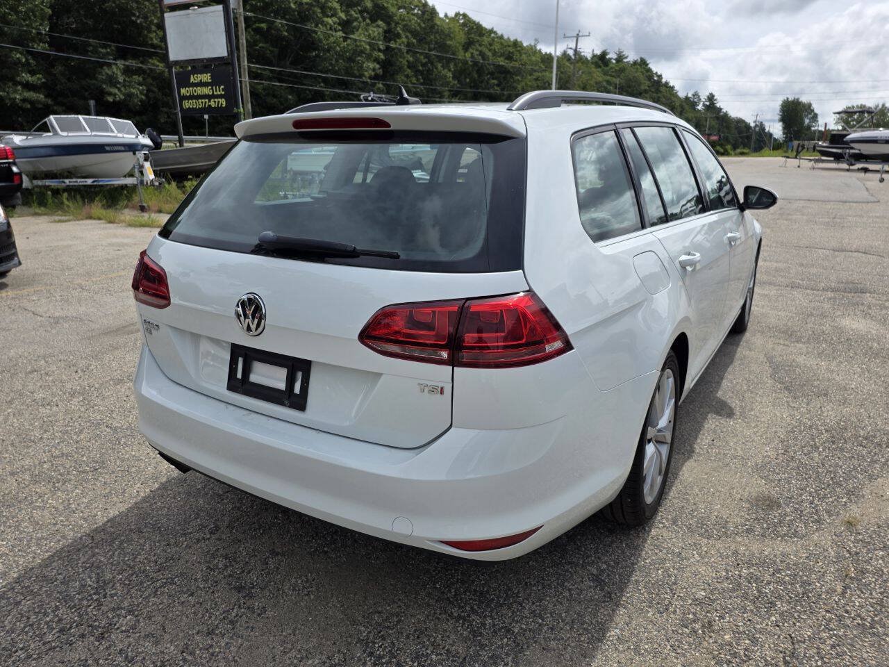 Used 2017 Volkswagen Golf SE FWD image 11