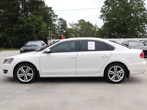 Used 2015 Volkswagen Passat TDI SE FWD image 4