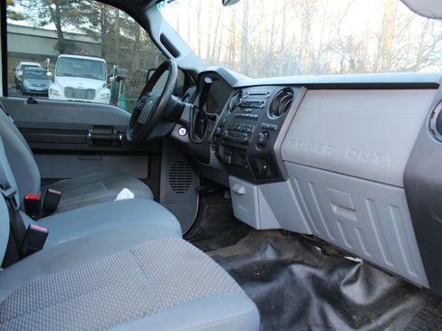 Used 2011 Ford F250 XL w/ PWR Equipment Group image 8