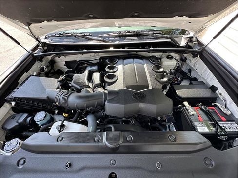 Used 2018 Toyota 4Runner TRD Off-Road Premium w/ TRD Performance Package AWD/4WD image 28