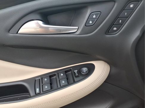 Used 2019 Buick Envision Premium AWD/4WD image 18