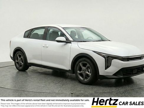 Used 2025 Kia K4 LXS image 1