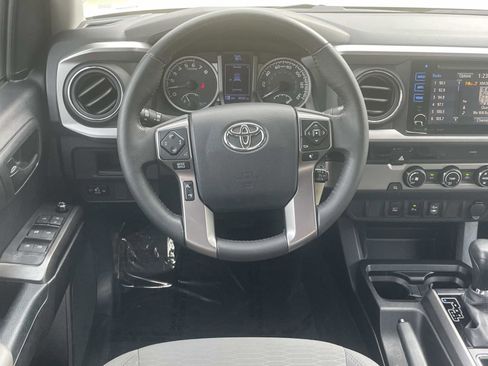 Used 2017 Toyota Tacoma SR5 w/ Tow Package RWD image 8