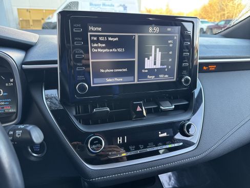 Used 2019 Toyota Corolla Hatchback image 14