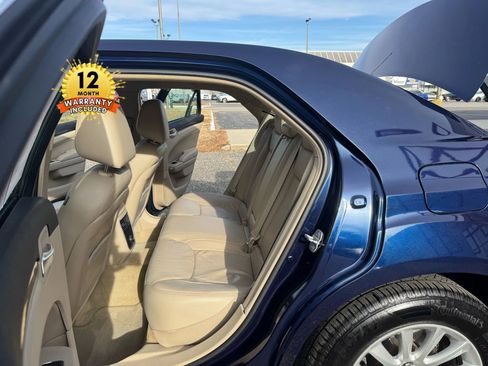 Used 2014 Chrysler 300 image 12