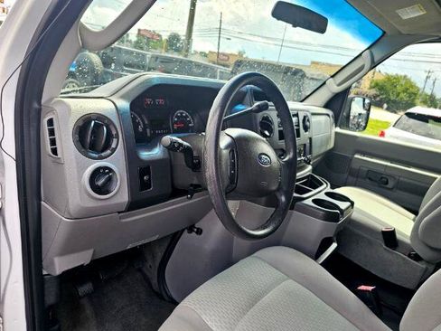 Used 2011 Ford E-350 and Econoline 350 XLT image 7