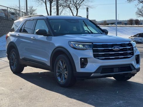 Used 2026 Ford Explorer Active w/ Active Comfort Package AWD/4WD image 39