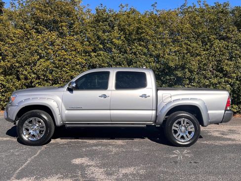 Used 2015 Toyota Tacoma PreRunner w/ Limited Package image 4