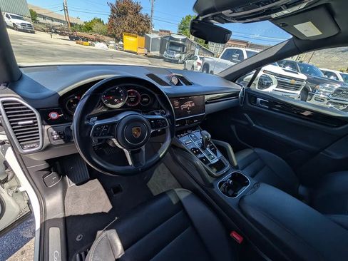 Used 2021 Porsche Cayenne AWD/4WD image 14
