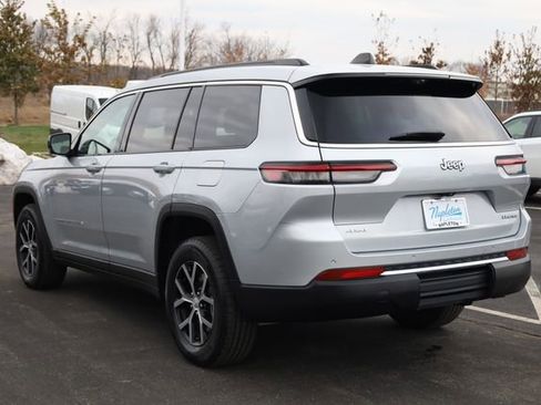 Used 2024 Jeep Grand Cherokee L Limited w/ Luxury Tech Group II image 7