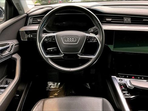 Used 2024 Audi Q8 e-tron Premium Plus w/ Premium Plus Package image 5