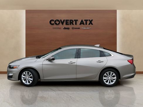 Used 2025 Chevrolet Malibu LT FWD image 2