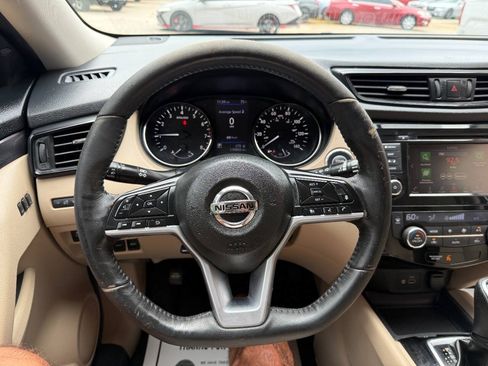 Used 2018 Nissan Rogue SV w/ Premium Package FWD image 22