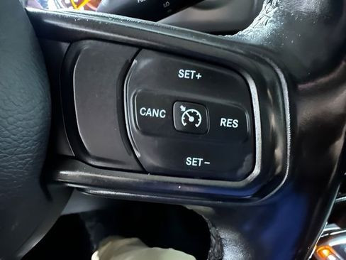 Used 2020 Jeep Gladiator Sport w/ Technology Group AWD/4WD image 17