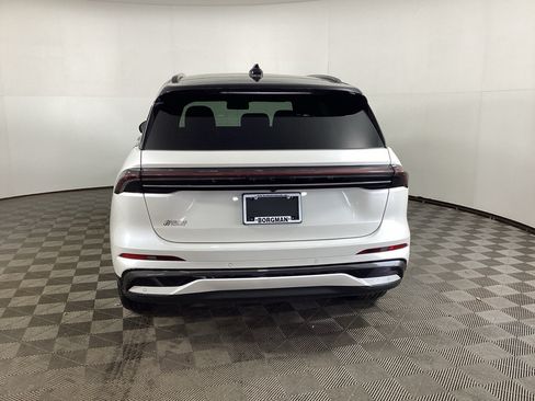 Used 2025 Lincoln Nautilus Reserve AWD/4WD image 3