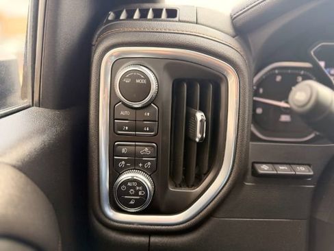 Used 2022 GMC Sierra 2500 AT4 w/ AT4 Premium Plus Package AWD/4WD image 19