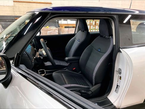 Certified 2025 MINI Cooper 2-Door Hardtop image 27