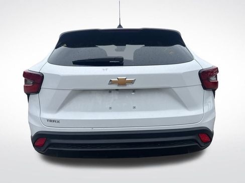 Used 2025 Chevrolet Trax LS image 5