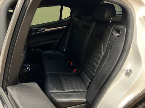 Used 2018 Alfa Romeo Stelvio Ti Sport image 32