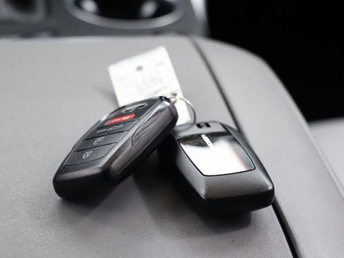 Used 2024 Toyota Highlander XLE image 21