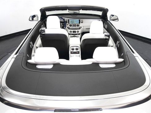 Used 2017 Rolls-Royce Dawn image 12