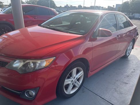 Used 2014 Toyota Camry SE image 6