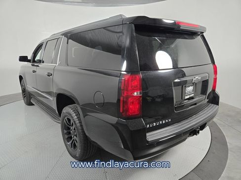 Used 2017 Chevrolet Suburban LT RWD image 4