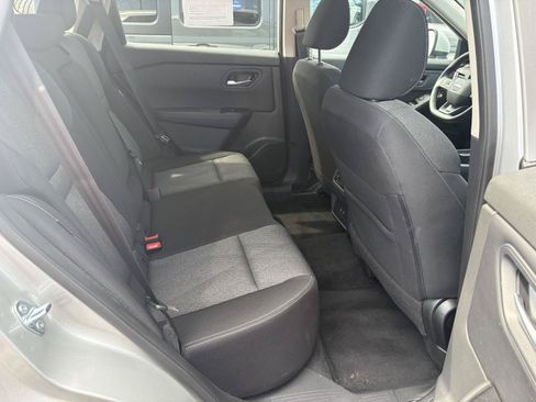 Used 2025 Nissan Rogue SV FWD image 16