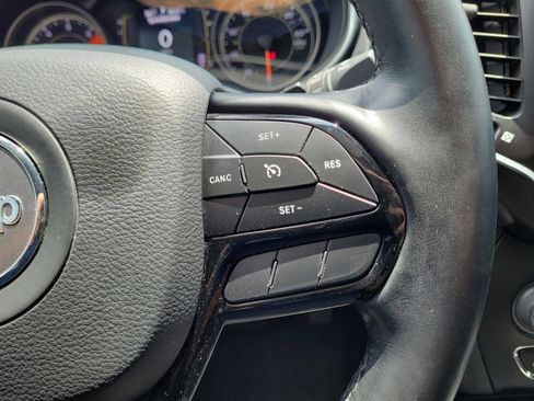 Used 2021 Jeep Cherokee Latitude Plus AWD/4WD image 12