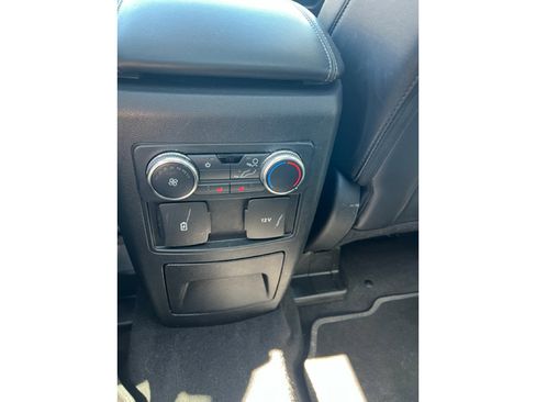Used 2022 Ford Explorer XLT w/ Equipment Group 202A AWD/4WD image 13