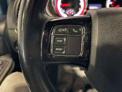 Used 2016 Dodge Grand Caravan SE image 37