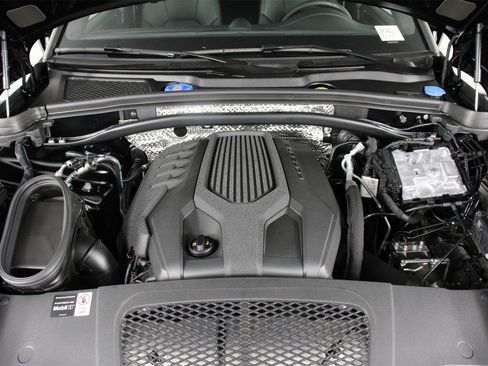 Used 2025 Porsche Macan image 26