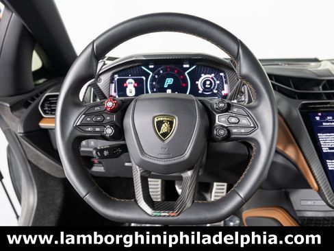 Used 2024 Lamborghini Revuelto image 15