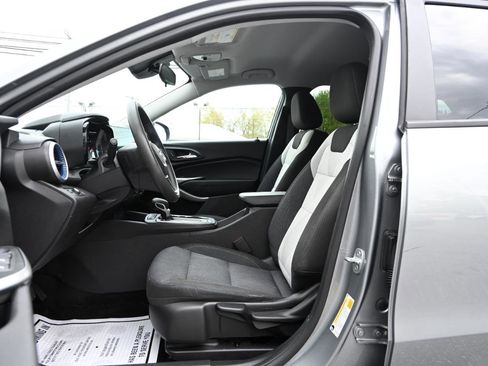 Used 2024 Chevrolet Trax LS w/ LS Convenience Package FWD image 17