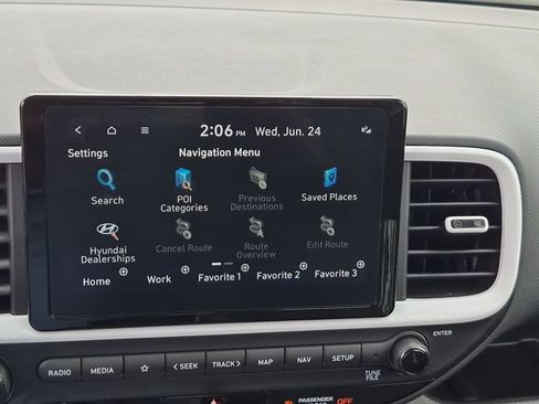 Used 2024 Hyundai Venue Limited FWD image 15